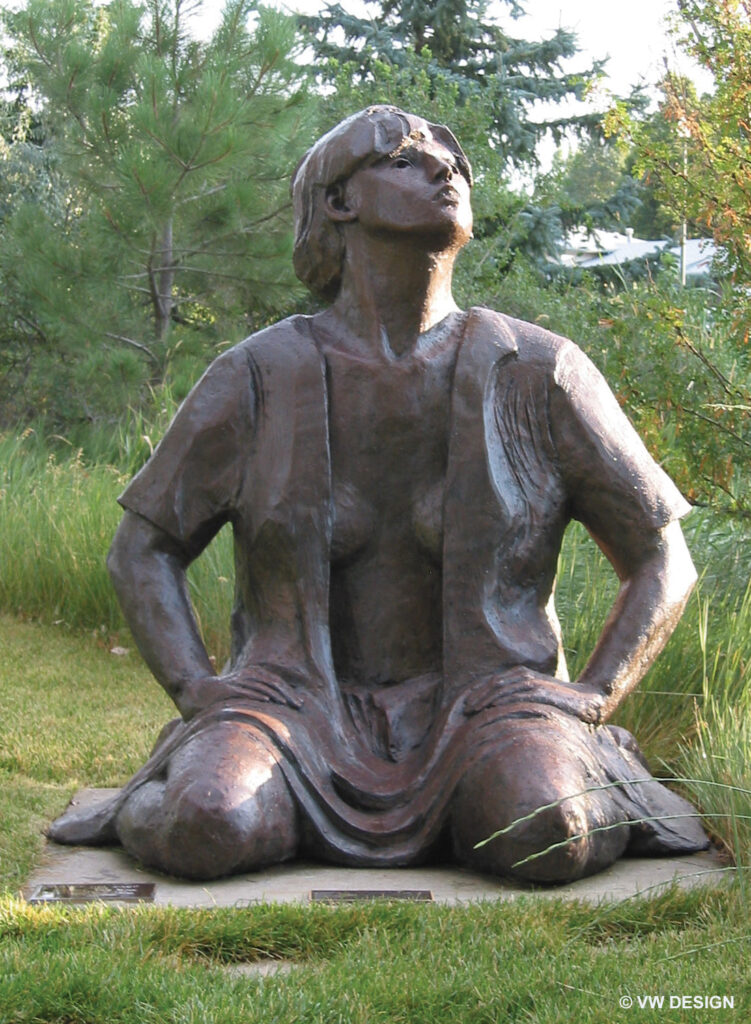 Mujer del Lago sculpture